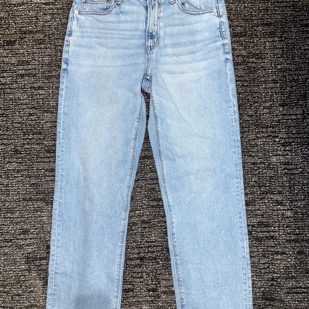 Women’s AEO High Waist Straight Leg Jeans. 6S.